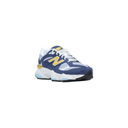 New balance Lila Wildleder-Sneaker für Damen mit marineblau-weißem 990v3-Design und goldenen Akzenten für den Alltag