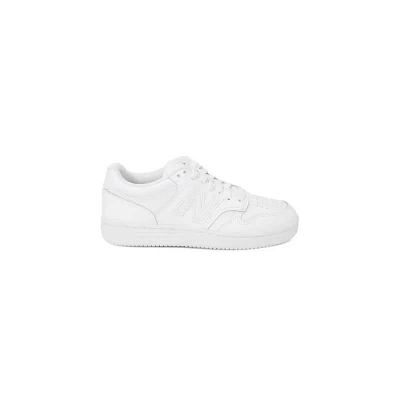 New Balance women’s white sneaker with smooth leather upper and minimalist design in size 3