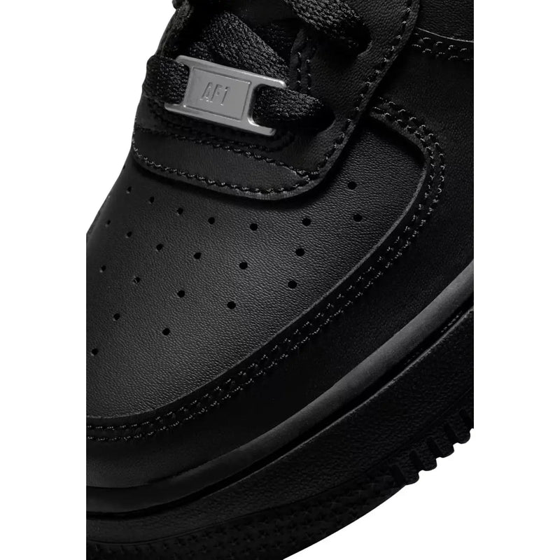 Nike Schwarze Air Force 1 Sneaker für Damen aus Leder mit elegantem Obermaterial aus Leder, perforierter Zehenkappe und silberfarbenem AF-Logo.
