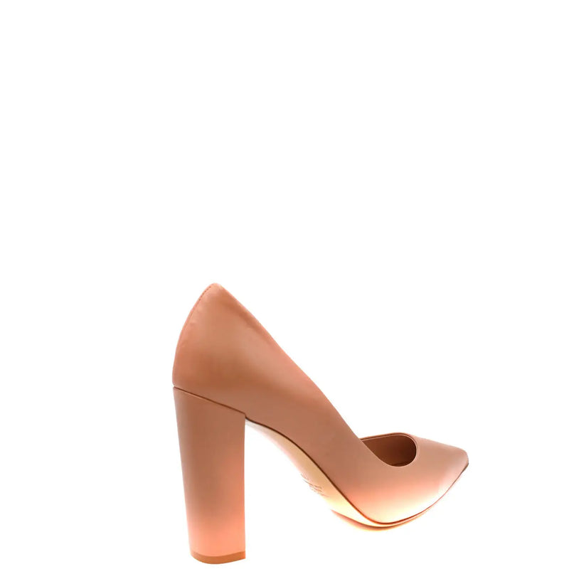 Beige Lacklederpumps mit klobigem Blockabsatz aus der Damenschuhkollektion von ninalilou