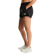Schwarze Polyester-Shorts von The North Face für Damen mit weißem Logo am linken Bein für Outdoor-Aktivitäten