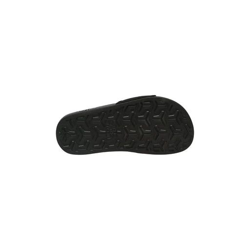 Die schwarzen North Face Damen-Slipper zeigen die schwarze Gummisohle mit geometrischem Profil.