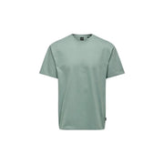 Only grünes Baumwoll-T-Shirt von and sons für Herren, lockere Passform, minimalistischer Rundhalsausschnitt, weicher, glatter Stoff und dezente Ziernähte.