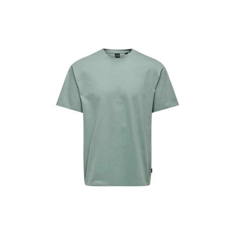 Only grünes Baumwoll-T-Shirt von and sons für Herren, lockere Passform, minimalistischer Rundhalsausschnitt, weicher, glatter Stoff und dezente Ziernähte.