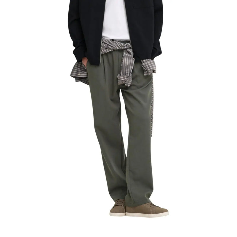 Only Olivgrüne, schmal zulaufende Herrenhose aus Polyester von and Sons mit dezentem Seitenstreifen und lockerer Passform.