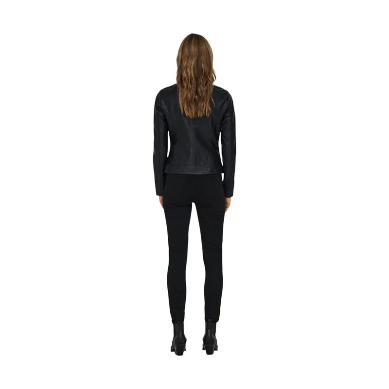 Schwarze Leder-Motorradjacke mit elegantem, figurbetontem Design und dezenten Ziernähten. only schwarzer Damenblazer aus Kunstleder, Polyurethan-Viskose