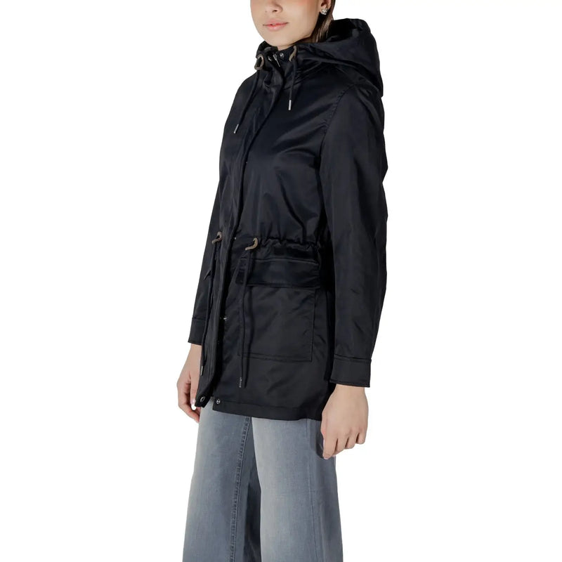 Schwarzer, langer Polyesterblazer mit Kapuze, Kordelzug in der Taille und Vordertaschen von only Damen-Frühlings-Oberbekleidungskollektion