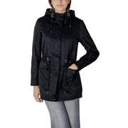 Only Schwarzer, langer Damenblazer aus Polyester mit Kapuze und silberfarbenen Metallelementen aus glänzendem, wasserabweisendem Material