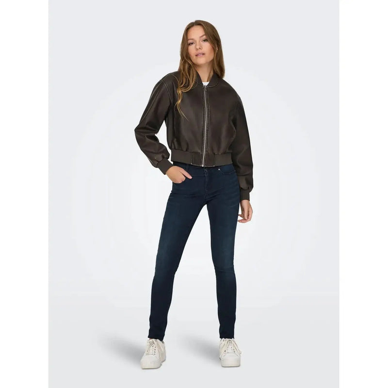 Only Brauner Damenblazer aus Polyester mit langen Reißverschlusstaschen und eine dunkelbraune Lederbomberjacke mit Frontreißverschluss und gerippten Bündchen