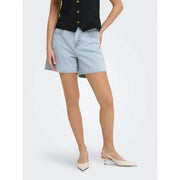 Only Hellblaue Damen-Jeansshorts aus Baumwollmischgewebe mit heller Waschung, fünf Taschen und Knopfverschluss