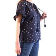 Marineblaue Seidenbluse mit rosa Punkten und kurzen Rüschenärmeln von Parosh, Damenmode top