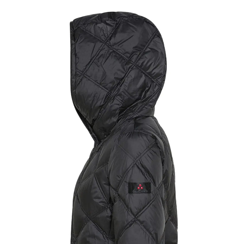 Schwarze, gesteppte Damen-Daunenjacke von Peuterey mit Kapuze, Rautensteppung und Markenlogo am Ärmel.