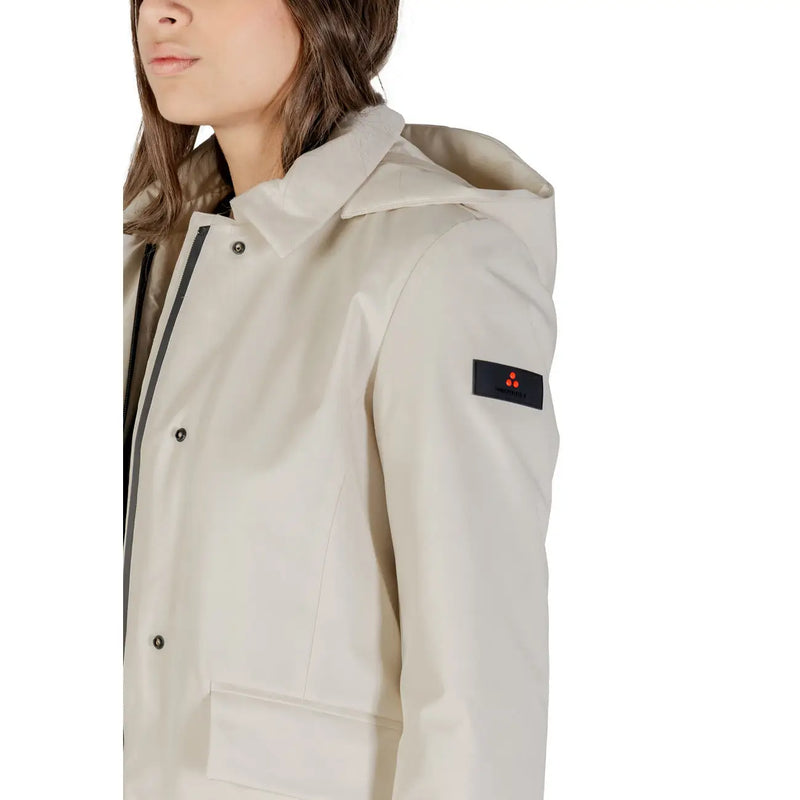 Peuterey Damenblazer, weiß, Kapuzenjacke mit Reißverschluss, beigefarbene Polyamidjacke mit schwarzen Reißverschlussknöpfen und schwarzem Ärmelpatch