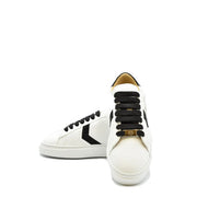 Philipp Plein Damen-Sneaker aus Leder, weiß, Schnürung, niedrige Ausführungtop Design: schwarze Schnürsenkel und goldene Logoplatte