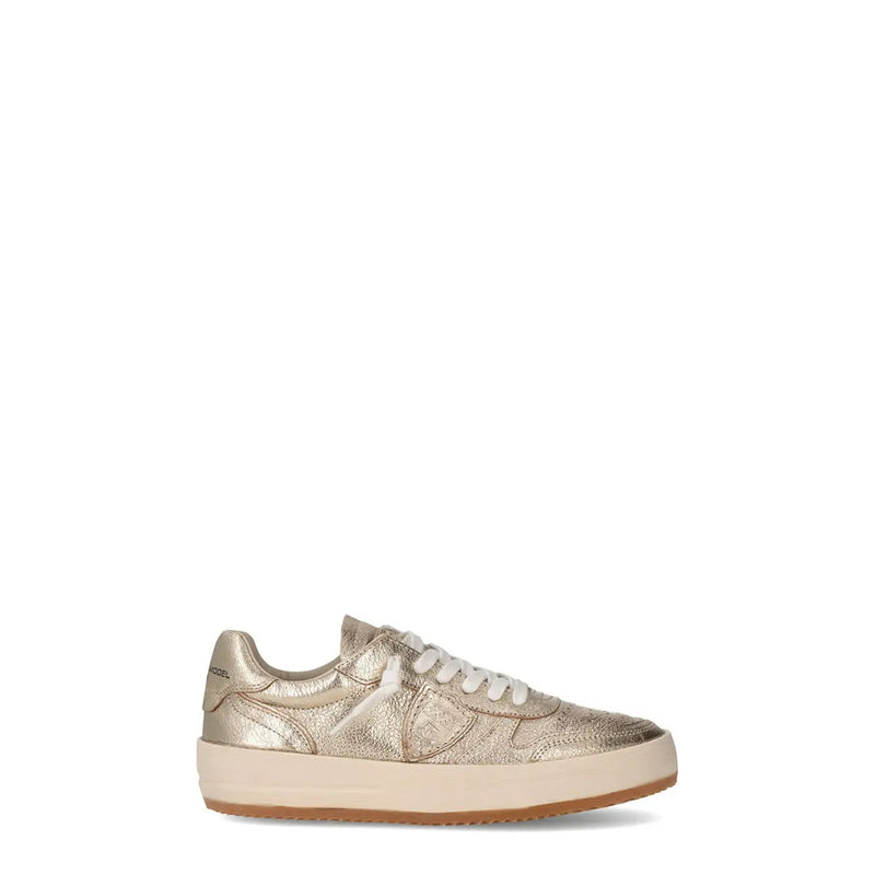 Philippe Plein Damen-Sneaker aus Leder, goldfarben, metallisch, niedrigtop mit strukturiertem Obermaterial, weißen Schnürsenkeln und Logo an der Seite