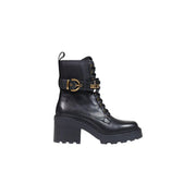Pinko Schwarze Damen-Ankle-Boots aus Leder mit Blockabsatz, verziert mit goldfarbenen Schnallen und Schnürsenkeln.