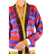 Pinko Gestreifte Damen-Strickjacke aus Mohair mit leuchtend roten, violetten und gelben Streifen und einem auffälligen Paillettenbesatz an der Vorderseite.