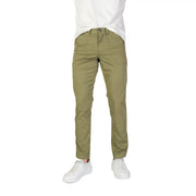 Khakifarbene, schmal geschnittene Chino-Hose mit klassischem Knopf- und Reißverschluss aus Baumwollstretch von Refrigiwear Men Green Cotton Stretch Trousers