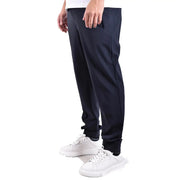 Schwarze Armani-Jogginghose mit schmal zulaufendem Bein und dezenten Seitennähten, kombiniert mit einer blauen Polyamidhose von RRD Men.