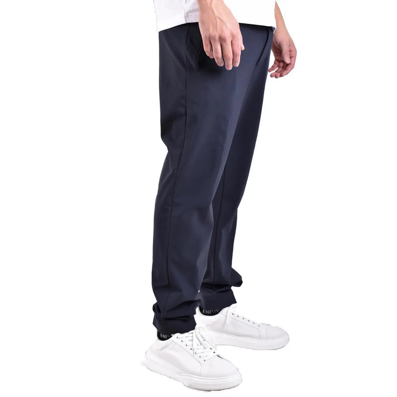 Rrd Herren-Hose aus blauem Polyamid in Dunkelblau mit schmal zulaufendem Bein, elegantem, modernem Design und dezenten Seitennähten.