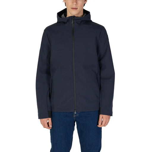 Men’s navy blue hooded zip blazer worn over blue jeans for fall winter style