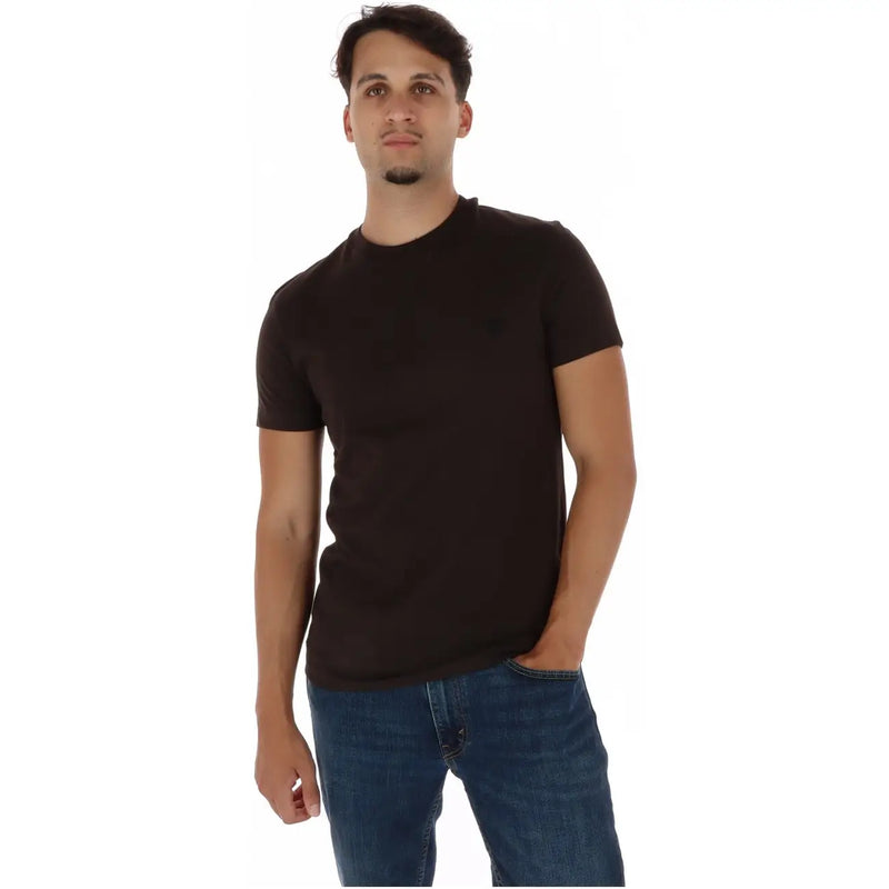 Timberland Herren-T-Shirt aus blauer Baumwolle mit kurzen Ärmeln, schwarzem Rundhalsausschnitt und dezentem Logo auf der linken Brustseite.