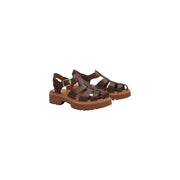 Timberland Braune Damen-Ledersandalen mit klobiger, hellbrauner Sohle und goldfarbener Schnalle.