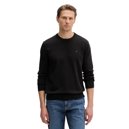 Schwarzer Tommy Hilfiger Rundhalspullover mit gerippten Bündchen und Saum aus Bio-Baumwollstrick