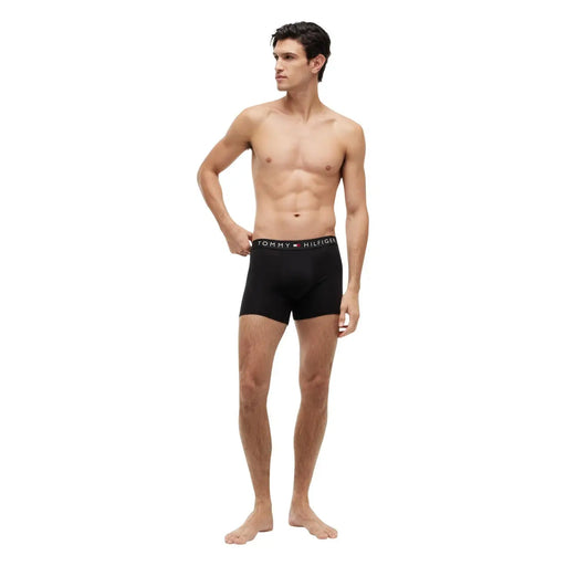 Schwarze Tommy Hilfiger Herren-Boxershorts mit Markenbund aus Bio-Baumwolle für angenehmen Tragekomfort