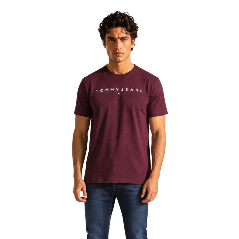 Tommy Hilfiger Grünes Herren-T-Shirt aus Bio-Baumwolle mit bordeauxrotem Tommy-Jeans-Logo und weißem Brustlogo