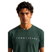 Tommy Hilfiger Grünes Herren-T-Shirt aus Bio-Baumwolle in normaler Passform mit weißem Logo und Flaggenemblem auf der Brust