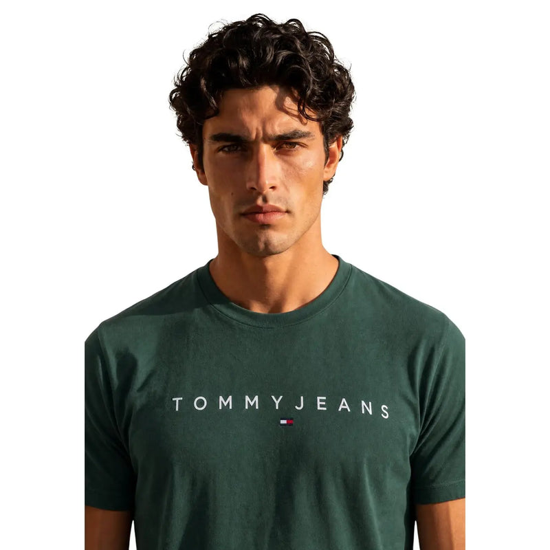 Tommy Hilfiger Grünes Herren-T-Shirt aus Bio-Baumwolle in normaler Passform mit weißem Logo und Flaggenemblem auf der Brust