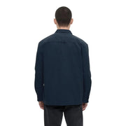 Tommy Hilfiger Herrenhemd aus Bio-Baumwolle in Blau, von hinten gesehen, mit Details zur dunkelblauen, langärmeligen Arbeitsjacke