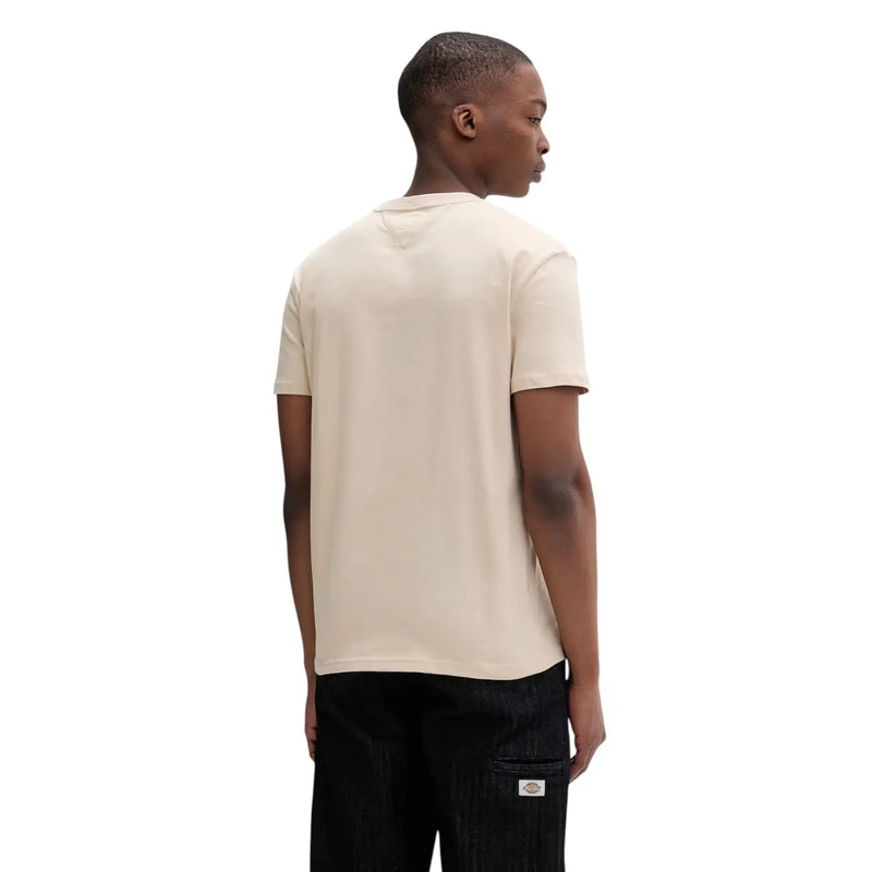 Tommy Hilfiger Beigefarbenes Herren-T-Shirt aus Bio-Baumwolle mit kurzen Ärmeln, Rundhalsausschnitt und dezenten Ziernähten