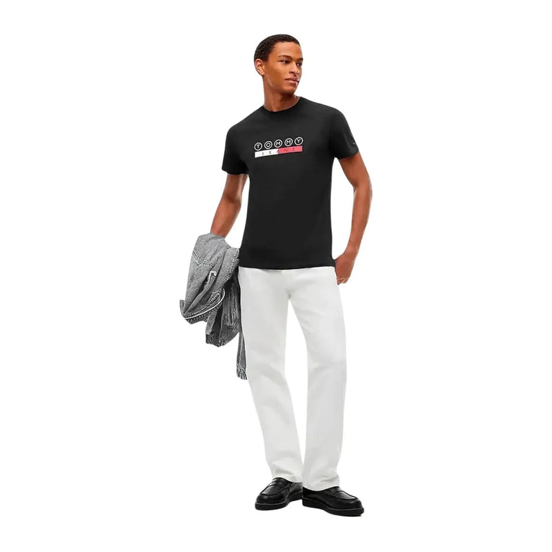 Tommy Hilfiger Schwarzes Herren-T-Shirt aus Baumwolle mit weißem und rotem Logo auf der Brust