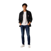 Schwarze Jeansjacke mit kleinem Tommy Hilfiger Logo-Patch auf der linken Brustseite, aus Bio-Baumwolle, für Herren