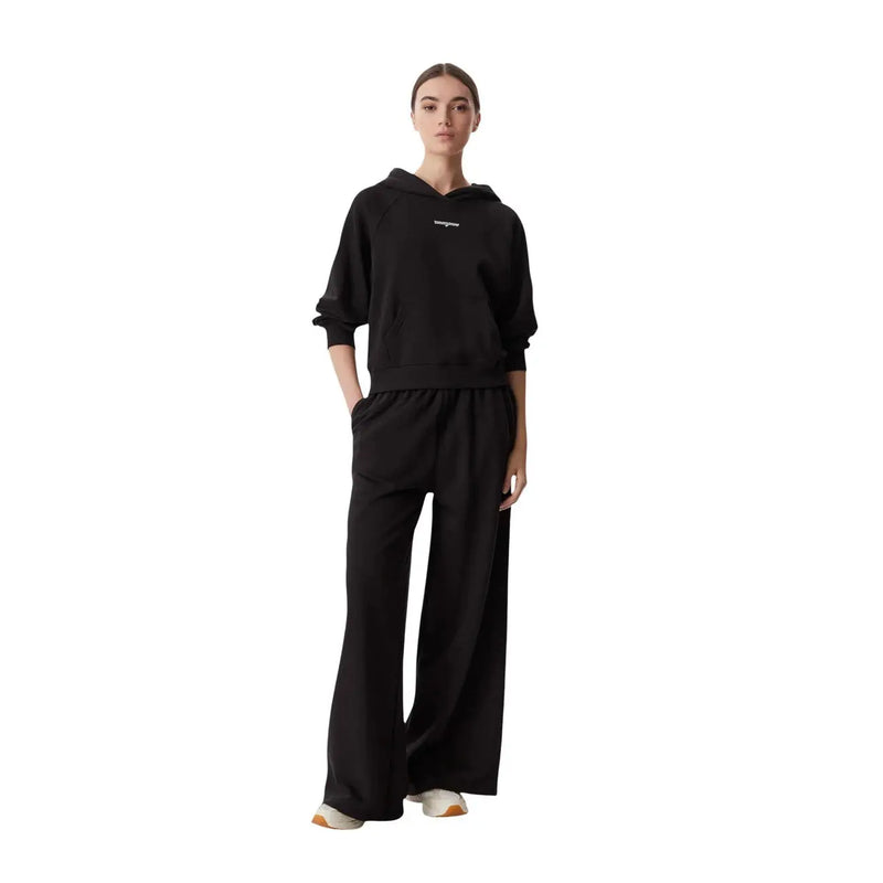 Tommy Hilfiger Schwarzer Damen-Oversize-Hoodie und weite Hose aus Bio-Baumwolle mit dezentem weißen Logo auf der Brust