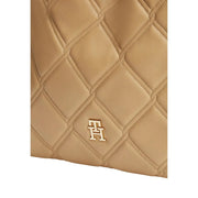 Beige gesteppte Tommy Hilfiger Mini-Tragetasche aus Leder für Damen mit goldfarbenem TH-Logo-Emblem und 28 cm Größe