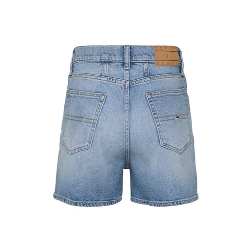 Rückseite der Tommy Hilfiger Damen-Jeansshorts aus blauer Baumwolle mit heller Waschung und braunem Leder-Markenetikett