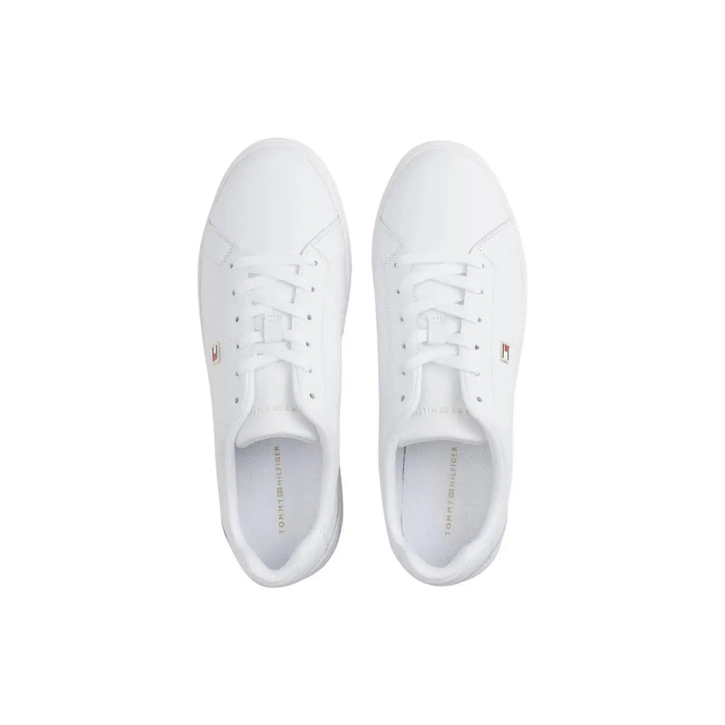 Tommy Hilfiger Weiße Damen-Sneaker aus Leder mit klarem, minimalistischem Design und dezentem seitlichem Logo.