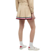 Tommy Hilfiger Damenrock aus beigefarbener Bio-Baumwolle, Minirock mit Falten und rot-weiß-blau gestreiftem Saum