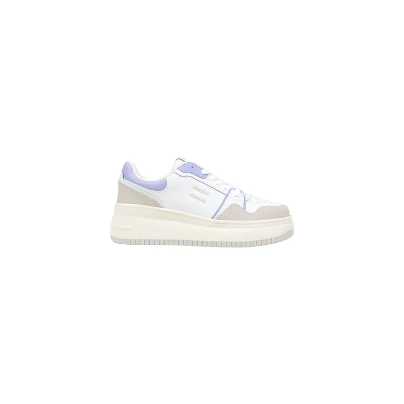 Tommy Hilfiger Weiße Damen-Sneaker aus Wildleder mit lavendelfarbenem Plateau und klobiger Sohle sowie weißen Schnürsenkeln
