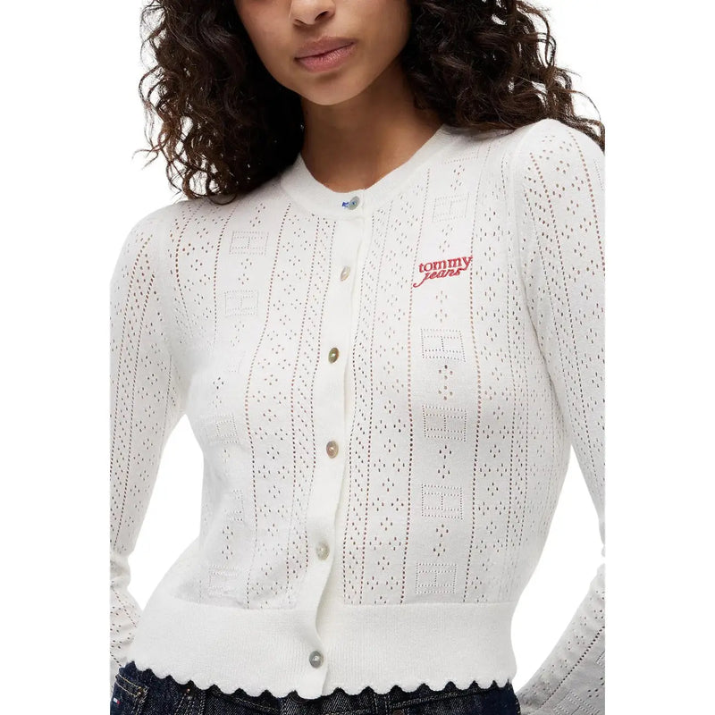 Tommy Hilfiger Weiße Damenstrickjacke aus weichem Baumwollstrick mit aufwendigem Lochmuster und geschwungenem Saum.