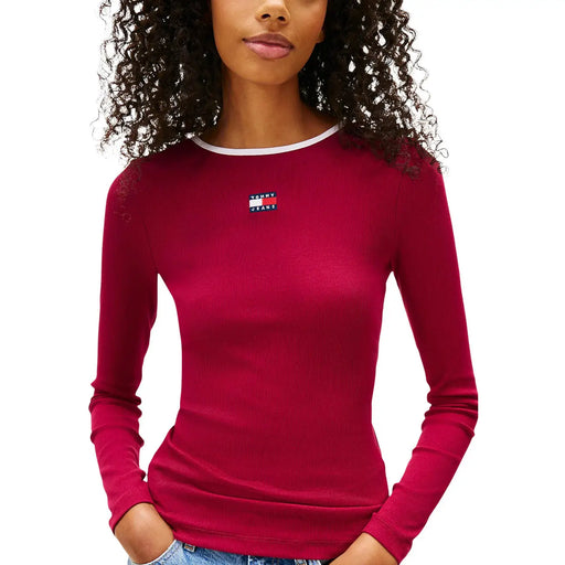 Tommy Hilfiger Damen-Rippstrickpullover aus Bio-Baumwolle, weiß, Rundhalsausschnitt, langärmlig t-shirt mit rotem Korpus und Tommy Jeans Logo-Aufnäher