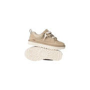 Ugg Damen-Sneaker aus beigefarbenem Wildleder mit Schnürung, silberfarbenen Metallic-Schnürsenkeln und weißer Gummisohle