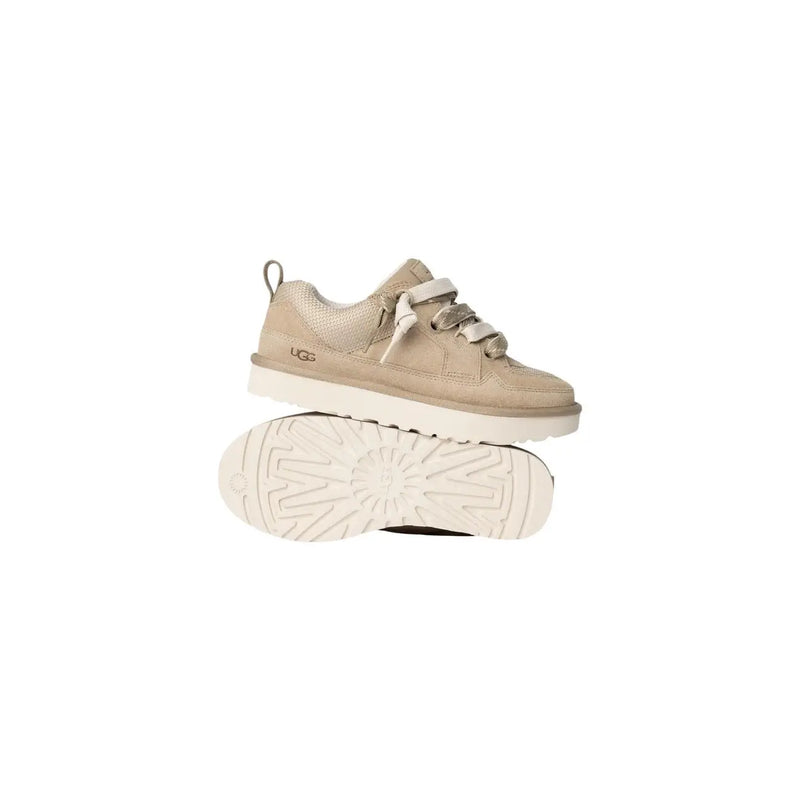 Ugg Damen-Sneaker aus beigefarbenem Wildleder mit Schnürung, silberfarbenen Metallic-Schnürsenkeln und weißer Gummisohle