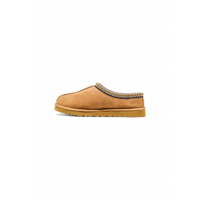 Ugg Damen-Slipper aus beigefarbenem Wildleder mit runder Zehenpartie, hellbraunem Wildleder-Design zum Hineinschlüpfen und dekorativem Webbesatz für Herbst und Winter