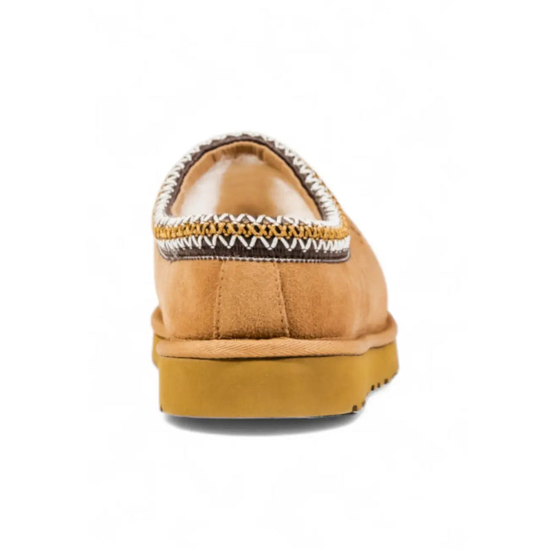 Ugg Damen-Slipper aus beigefarbenem Wildleder mit runder Zehenpartie und kontrastierenden Ziernähten in Schwarz, Weiß und Senfgelb für Herbst und Winter