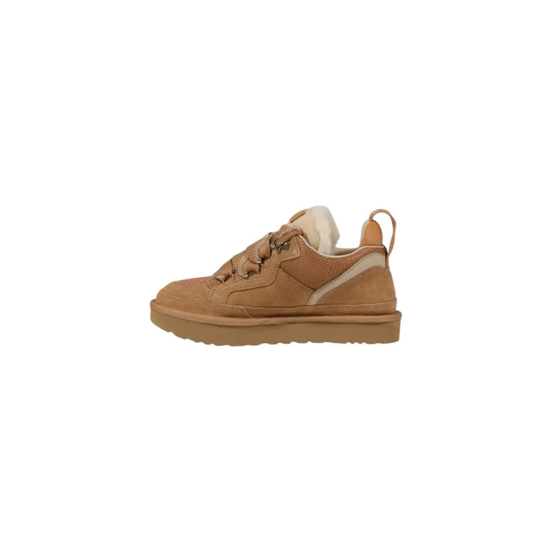 Brauner Ugg Damen-Sneaker aus hellbraunem Wildleder mit weichem, weißem Lammfellfutter und klobiger Gummisohle für sportliche Aktivitäten