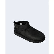 Schwarze Ugg Damen-Lederstiefel, klassisch ultramini, mit schwarzem Wildleder-Obermaterial, weichem Innenfutter und strapazierfähiger Gummisohle
